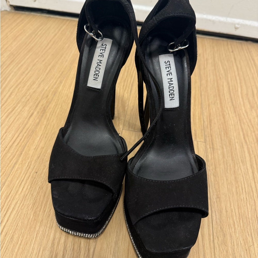 Steve Madden Elegant Black Heels with Silver Accents